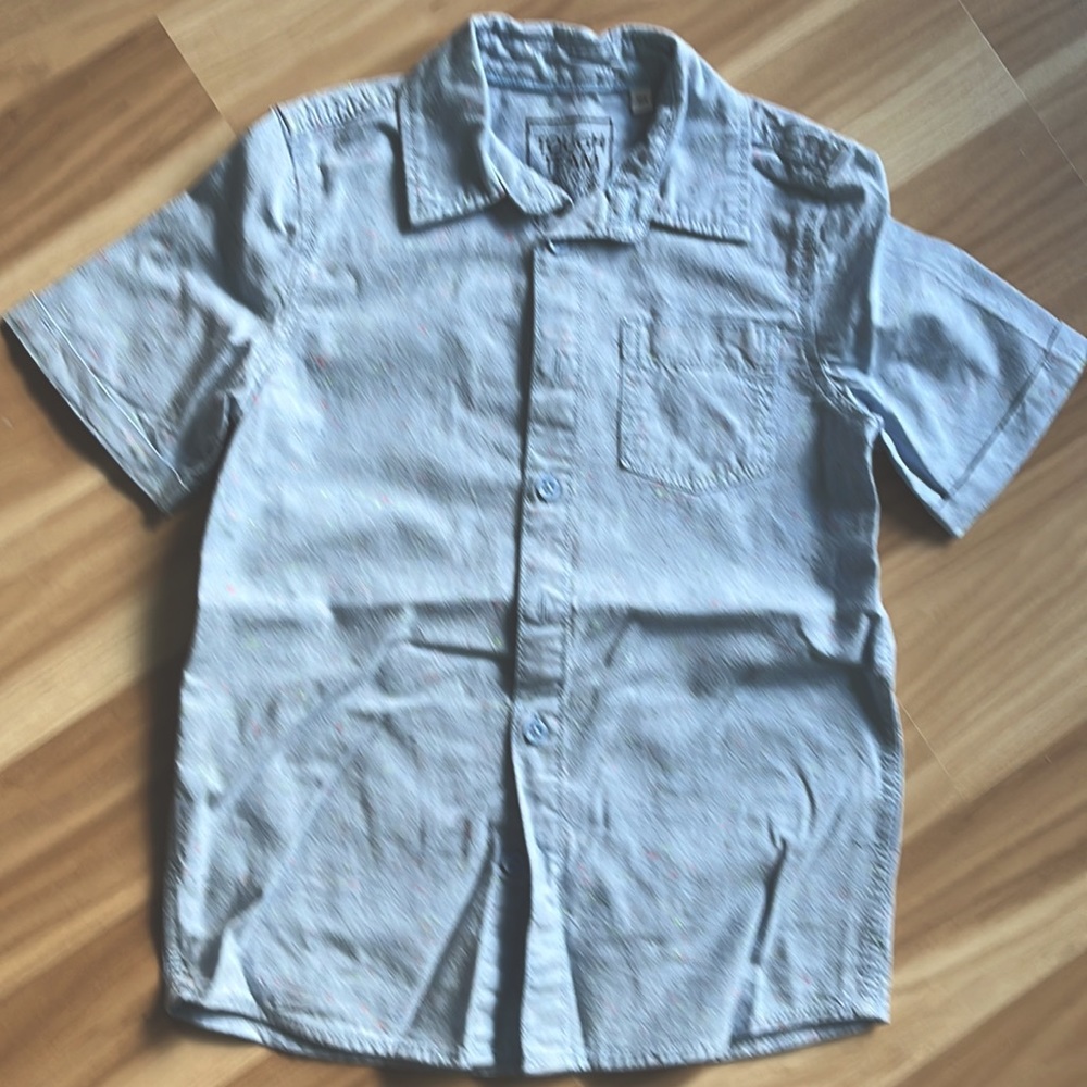 NWOT/ New boys cotton shirt with short sleeves. European fashion, size 134 cm